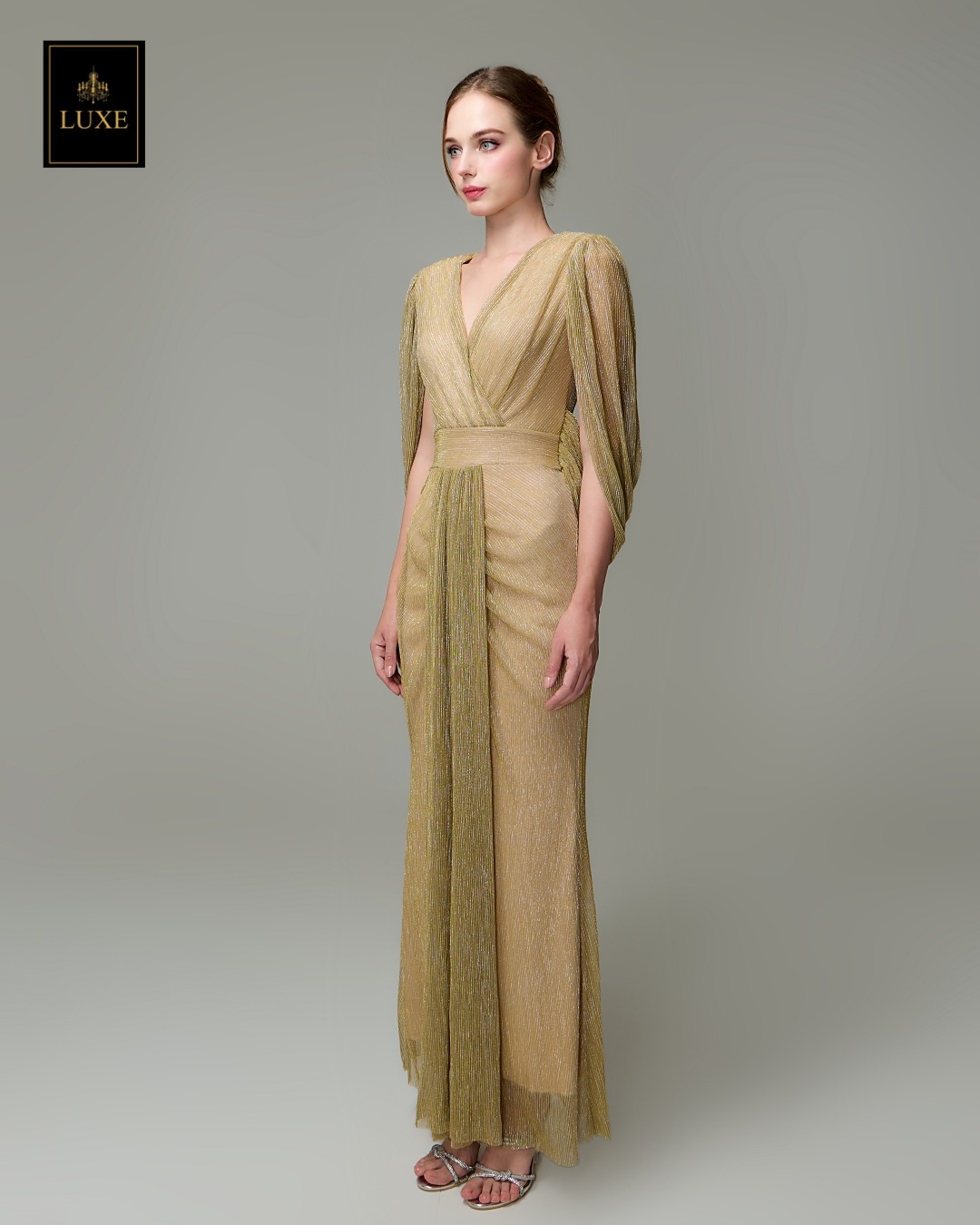 เดรสแฟชั่น แม็กซี่เดรสเสื้อคอวีคลุมแขน กระโปรงเข้ารูปตรงสะโพก