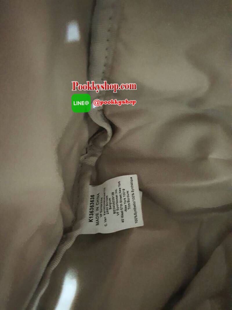 Kipling Women’s Defea Top-Handle Bag กระเป๋าถือหรือสะพายทรงตั้งสวย มีช่องใส่ของแยกเป็นสัดส่วนทั้งด้านในและนอก มีสายสะพายถอดและปรับความยาวได้ฟรีไซส์ มาพร้อมพวงกุญแจลิง น่าใช้คุ้มค่ามากๆจ้า