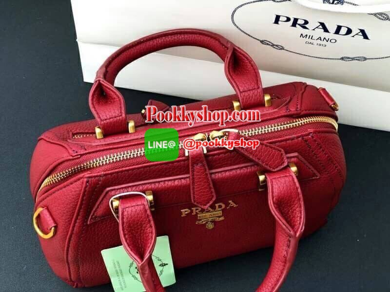 Prada Limited edition กระเป๋าอเนกประสงค์ทรงสวยหนังลายคาเวียร์มีสายยาว เลิศมาก ขนาดกำลังดี ใช้แล้วสวยมากๆ น้ำหนักเบา อะไหล่ทองหรูมาก จุของคุ้ม มี3ช่องหลัก เปิด-ปิดด้วยซิป งานเกินราคารับประกันค่ะ