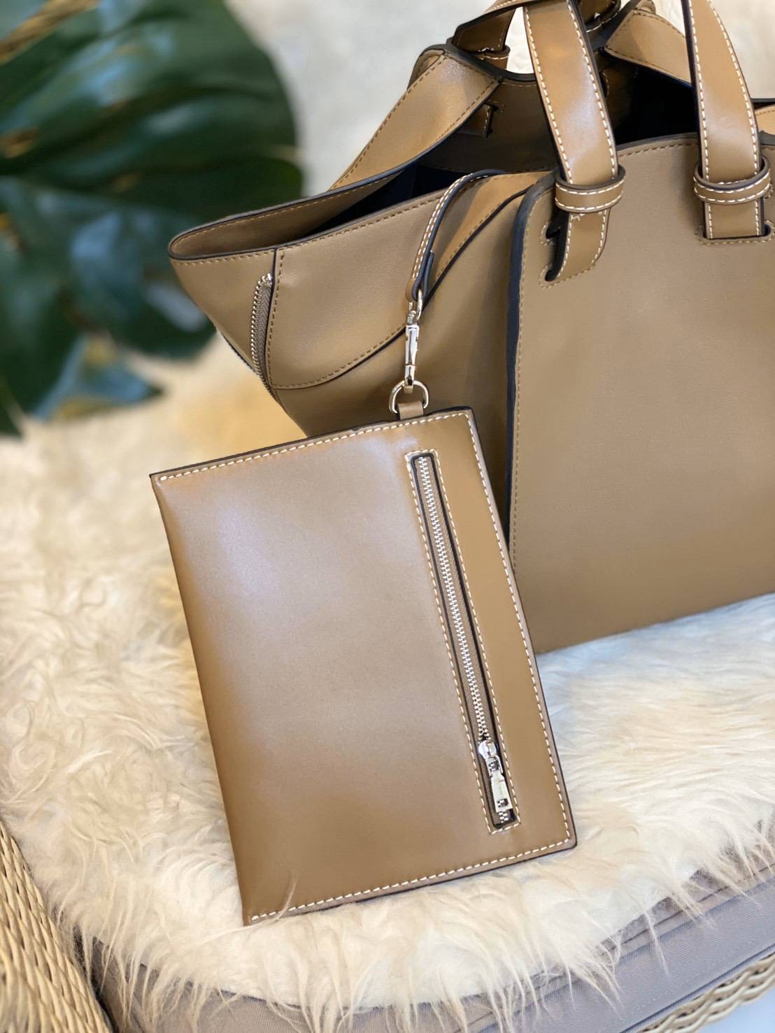 พร้อมส่งค่า 💕Hammock 💕 สิ้นสุดการรอคอย สำหรับรุ่นที่ทุกคนถามหาเยอะที่สุด การันตรีงานคุณภาพ ใช้เวลาผลิตนานสุดถึง 4 เดือน ตอนนี้พร้อมส่งเเล้วค่า Hammock size 30 cm รอบนี้เป็นงานสั่งผลิต งานเนี้ยบ ตัวหนังสวยมากกกก PU premium อย่างดี มีความหนา