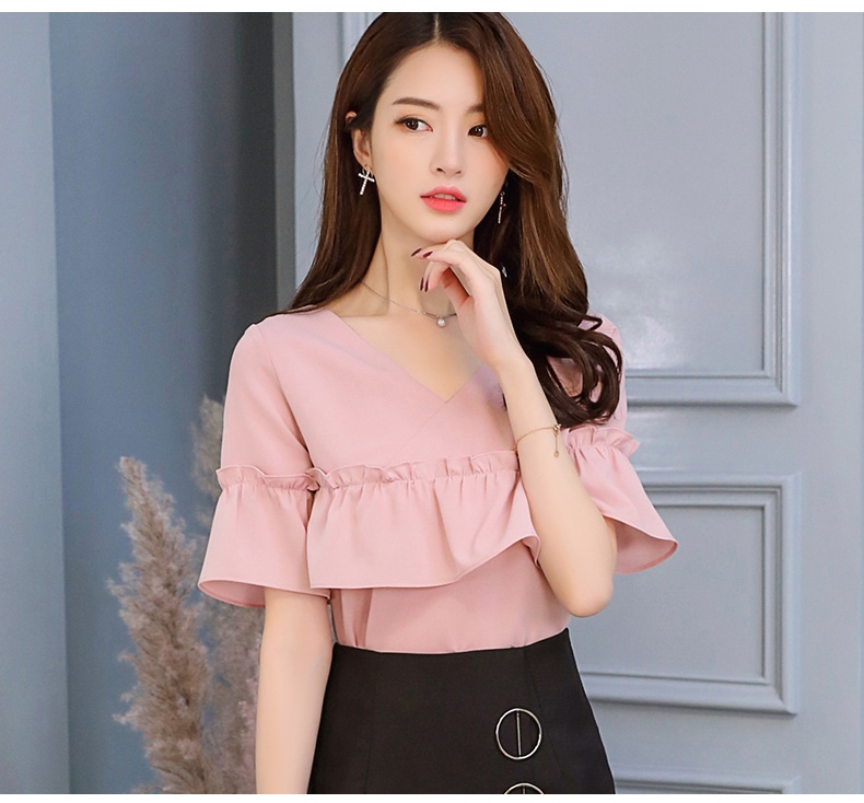 เสื้อแฟชั่นคอวี ระบายรอบอก และแขน C597RX สีชมพูนู้ด