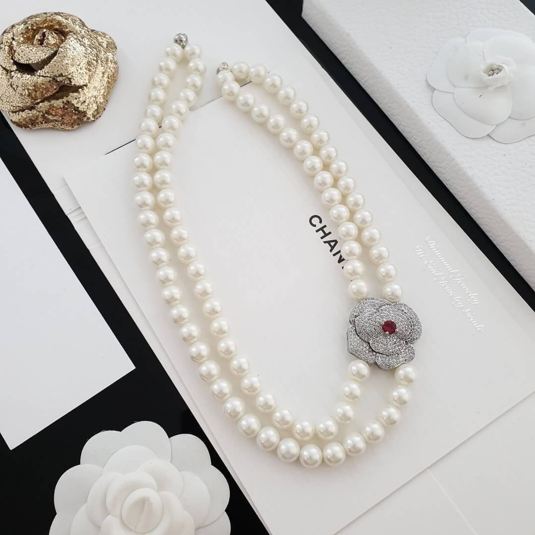 Hi-End Quality !!!!! สร้อยมุกประดับจี้งานเพชร CZ แท้ค่ะ สวยเป๊ะมากๆๆค่ะ มุกญี่ปุ่นเงาวิ้งสวยเหมือนมุกแท้เลย มุกเคลือบ 3 ชั้น จี้มุกประดับเพชร CZ แท้ เพชรละเอียดฝังอย่างดี ไฮโซที่สุดในสามโลก เรียบๆดูดีมากค่ะ มีติดบ้านไว้เลยนะคะสาวๆ รุ่นนี้ขอแนะนำเป็น Must