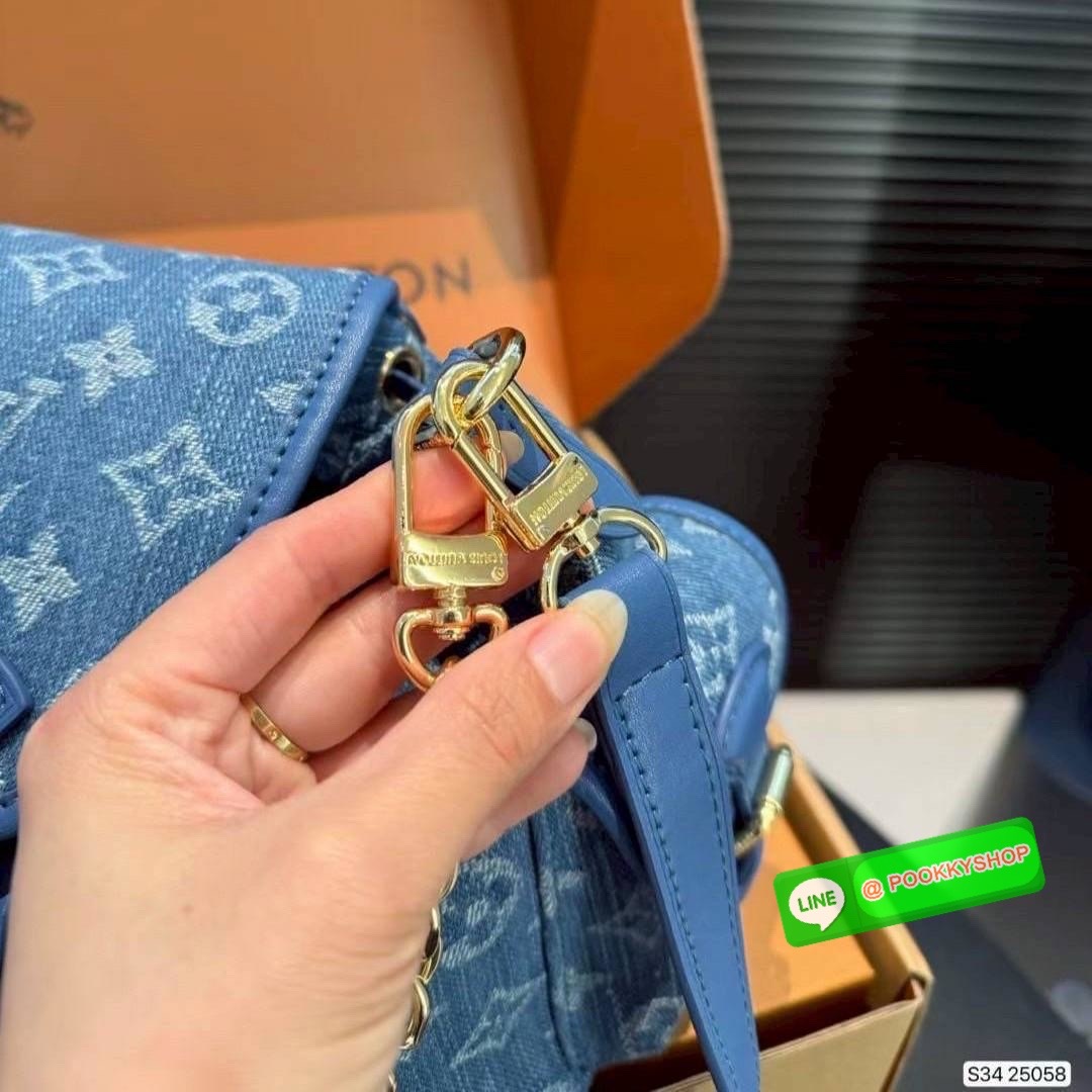 LV Odyssee bag Monogram Denim กระเป๋าสะพายดีไซน์ใหม่งานเดนิมฟอก คอลเลกชันประจำฤดูกาล Pre-Fall 2025 ออกแบบมาเพื่อเชิดชูมรดกล้ำค่าที่สืบทอดจากรุ่นสู่รุ่น ดีไซน์ทันสมัยใช้งานได้ทุกวัน Monogram แคนวาสเป็นเอกลักษณ์ ยกระดับด้วยตัวล็อกสีทองและสายโซ่ตกแต่งแบบถอดอ