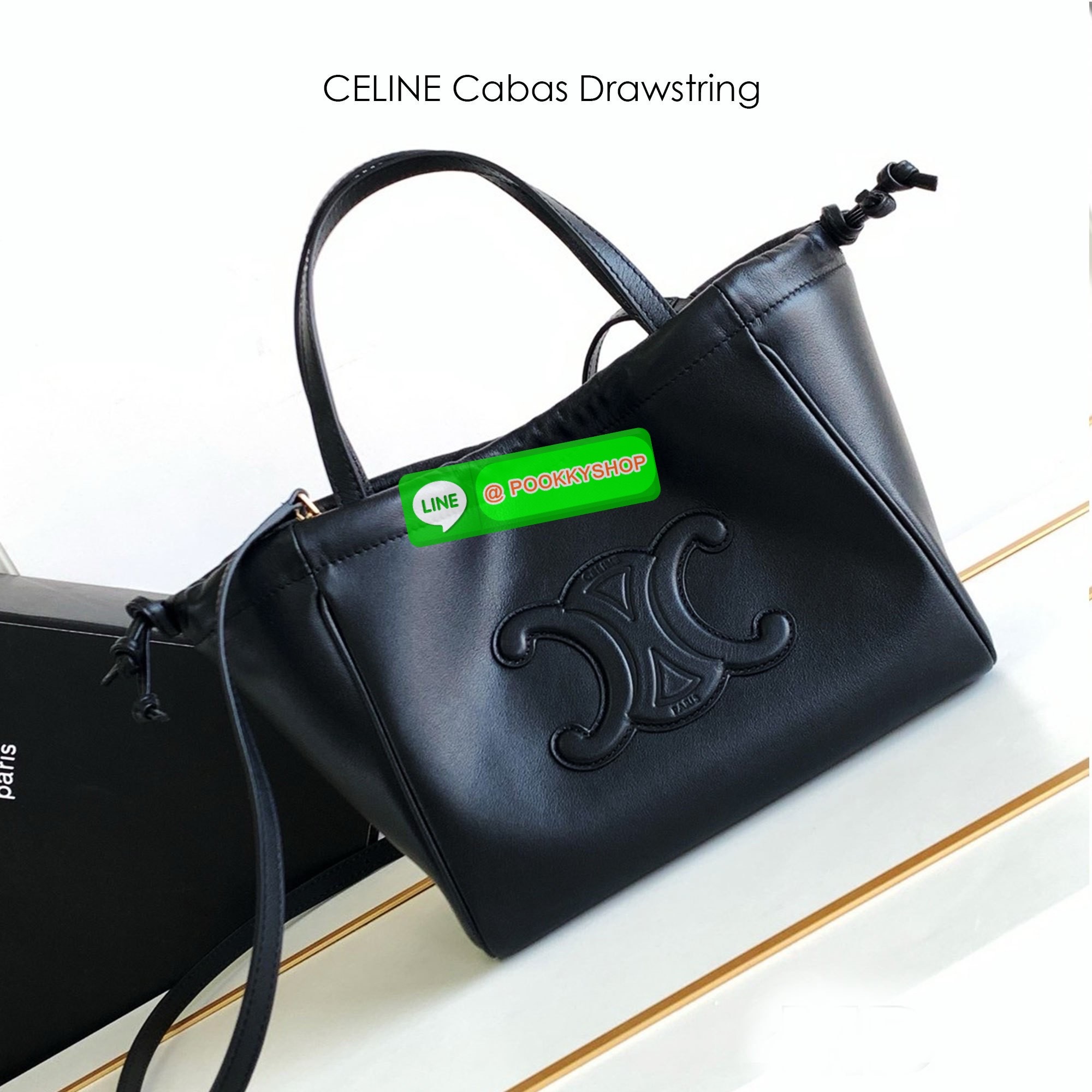 CELINE Small Cabas Drawstring Cuir Triomphe / CELINE TOTE BAG กระเป๋าทรงโท้ทน่ารักน่าใช้ ตัวกระเป๋าหนังนุ่มมาก ปากกระเป๋าเป็นหูรูดดึงปรับทรงได้สองแบบสองสไตล์ ด้านในเปิดปิดด้วยกระดุม ภายในโล่งกว้างจุของได้คุ้มๆ มาพร้อมสายสะพายยาวถอดและปรับได้ แมทช์กับเสื้อ