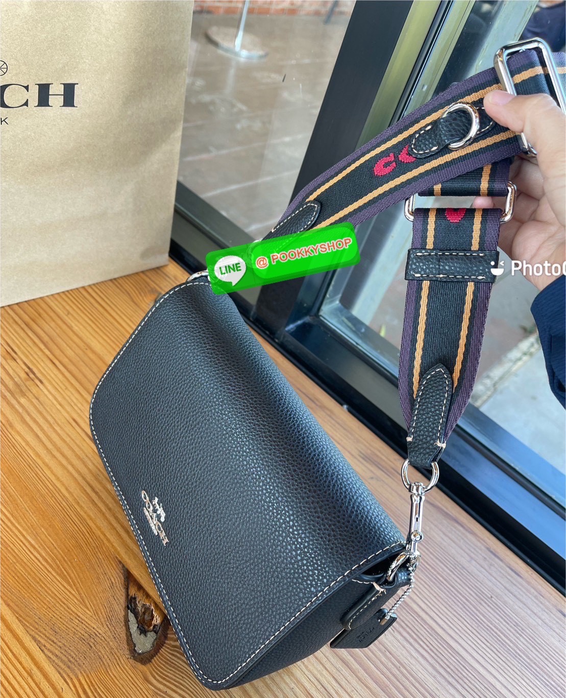 COACH CH483 – Camera Bag Strap Logo สุดจี๊ด รุ่นยอดนิยม โดดเด่นด้วยสายสะพายผ้าแถบโลโก้ COACH สีน้ำตาล -ดำ สะดุดตาไม่ซ้ำใคร! ดีไซน์ทรงกล่องกระทัดรัด ใส่มือถือ กระเป๋าสตางค์ และของใช้ประจำวันได้ครบ วัสดุ Signature coated canvas + หนังแท้ มาพร้อมฮาร์ดแวร์ทอง