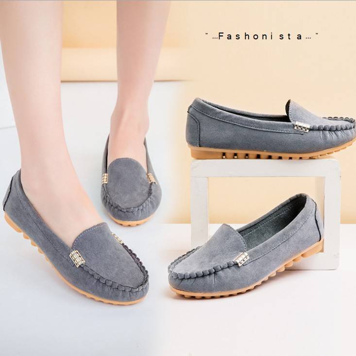 สินค้าพร้อมส่ง!! Vintage Flat Shoes รองเท้าคัชชูพื้นแบน วัสดุ pu หนังกำมะหยี่ขึ้นทรงสวย ดีไซน์เรียบๆ ตัดเย็บแต่งอะไหล่สีทองเงาด้านหน้าเพิ่มความโดดเด่น แมชชุดง่าย พื้นยางแบบปุ่ม เหนียวหนึบยึดเกาะพื้นดีเยี่ยมเดินไม่ลื่นค่ะ งานน่ารัก ใส่ได้ตลอด คิดอะไรไม่ออก