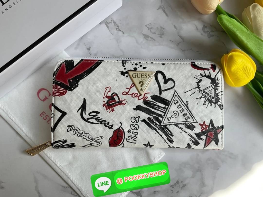 GUESS ABREE PRINTED ZIP-AROUND WALLET กระเป๋าสตางค์ใบยาวหนังซาเฟียโน่พิมพ์ลายดอกสวยหรู ด้านหน้าประดับโลโก้แบรนด์ เปิดปิดด้วยซิป ภายในแบ่งเป็น 3 ช่องหลักใส่ธนบัตรได้ มีช่องซิป 1 ช่อง ช่องใส่บัตร 8 ช่อง และมีช่องด้านหลังใส่บัตรสามารถใสธนบัตรได้อีกด้วย สามาร
