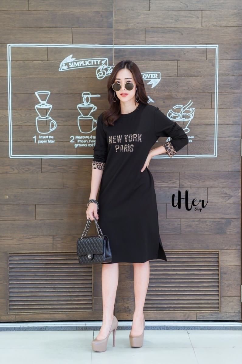 • tHer sHop • มาเพิ่มค่า Long Dress เดรสคอกลมแขนยาวทรงสวย ดีเทลแต่งปลายแขนลายเสือด้านหน้าสกรีนตัวอักษร แต่งกระเป๋าข้าง ใช้เนื้อดี ผ้าหนานิ่มใส่สวย ตัวเดียว ใส่เที่ยวใส่ชิวได้เลยค่ะ