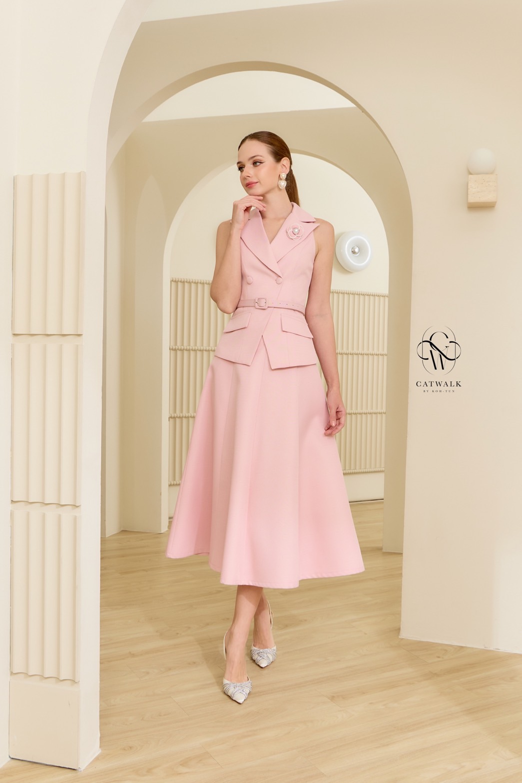 ชุดเซทแฟชั่น เซตสูทแขนกุดเข็มขัด+กระโปรงทรงย้วย เนื้อผ้าเกรดเอ ผ้าทอมีลายในตัว