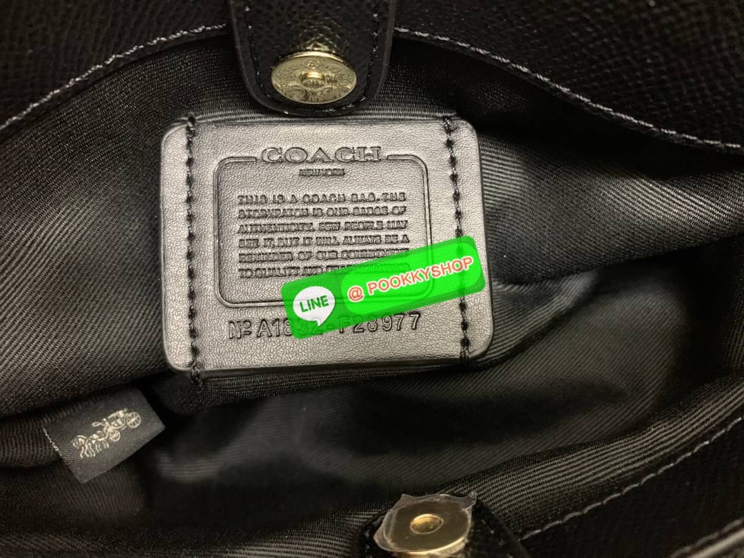 Back in stock! Best seller🔥 🌈ใครรออยู่ห้ามพลาดน๊าา หมดรอบนี้อีกนานกว่าจะเข้าอีกจ้า COACH MINI SAGE CARRYAL ((28977)) พร้อมส่งค่ะ! กระเป๋าถือ//สะพายข้าง หนังแท้ Smooth leather อย่างดี แบ่งช่องกระเป๋าเป็น3ช่อง แต่ละช่องกว้างใส่ของจุ ตรงกลางเ