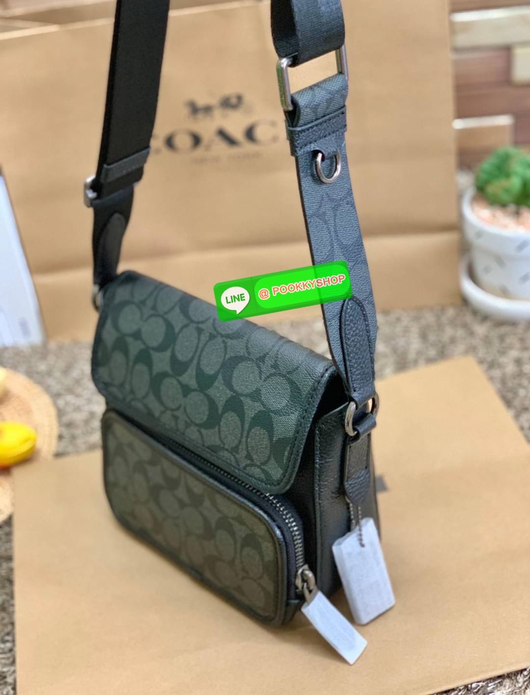 NEW ARRIVAL! COACH SULLIVAN FLAP CROSSBODY IN SIGNATURE ((C9870)) พร้อมส่งก่อนใคร! ทรง สวยเก๋ กระเป๋าสะพายแบบครอสบอดี้ร์ของคุณผู้ชายเค้าเลยค่ะ หนังแท้2แบบสวยงาม น่าใช้มากๆ ✔️รุ่นนี้พิเศษห้อยป้ายแแบรนด์ด้านข้างมาให้2ป้ายเลยค่ะ ด้านหน้ามีช่องซิปใส่มื