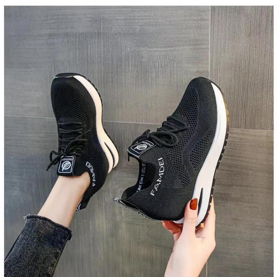 แบบเข้าใหม่ HOT FASHION แฟชั่นเสริมส้นมาแรง!! รองเท้าสลิปออนเสริมพื้น 5c.m. แต่งเชือกผูก ทรงสโลป วัสดุเนื้อผ้ายืดกระชับเท้า เนื้อหนาคุณภาพดี ระบายอากาศ ขอบยางยืดเพิ่มความยืดหยุ่นในการสวมใส่ ใส่แล้วดูขาเรียวยาวสุดๆไปเลย ตัวพื้นรองเท้าเป็นยางพารากันลื่นได้ด