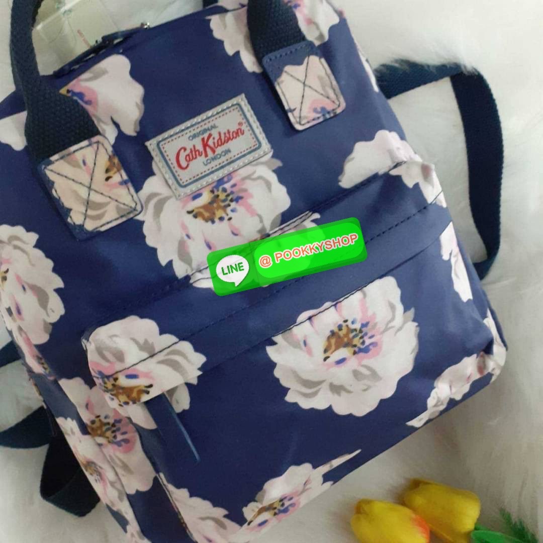 Best Seller !! Cath Kidston Multi Strap Backpack กระเป๋าสะพายเป้รุ่นมินิ แบรนด์ดังสไตล์วินเทจสุดฮิต วัสดุ Canvas เคลือบกันน้ำสามารถเช็ดทำความสะอาดได้ เปิดปิดด้วยซิปสะดวกใช้ ด้านหน้าประดับโลโก้แบรนด์ พร้อมช่องซิปด้านนอกใส่กระเป๋าสตางค์ มือถือได้ ด้านในมีช่