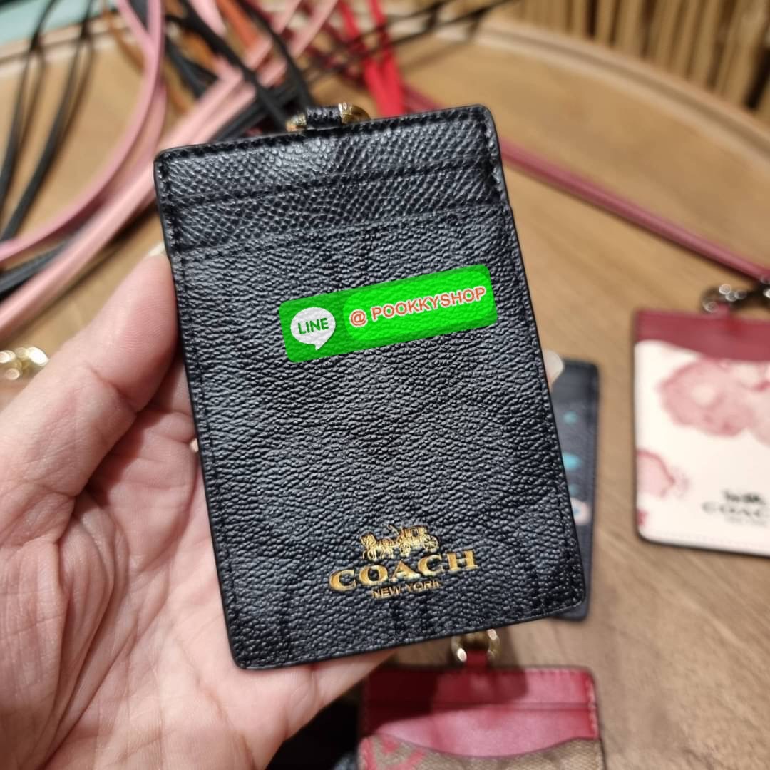 กระเป๋าใส่บัตรคล้องคอ Coach card holder ราคาพิเศษสุดๆ!!! ของหายาก!! ง่ายๆแบบไม่ธรรมดา!! คลาสสิคแต่มีดีเทลโดดเด่น!! กระเป๋าถนอมบัตร พร้อมสายคล้องคอ ดีไซน์ลวดลายสวย ดูดีทุกแบบ ใช้งานง่าย พกพาสะดวก จะใส่บัตรพนักงาน บัตรเครดิต บัตรปชช. ใบขับขี่ และบัตรอื่นๆที