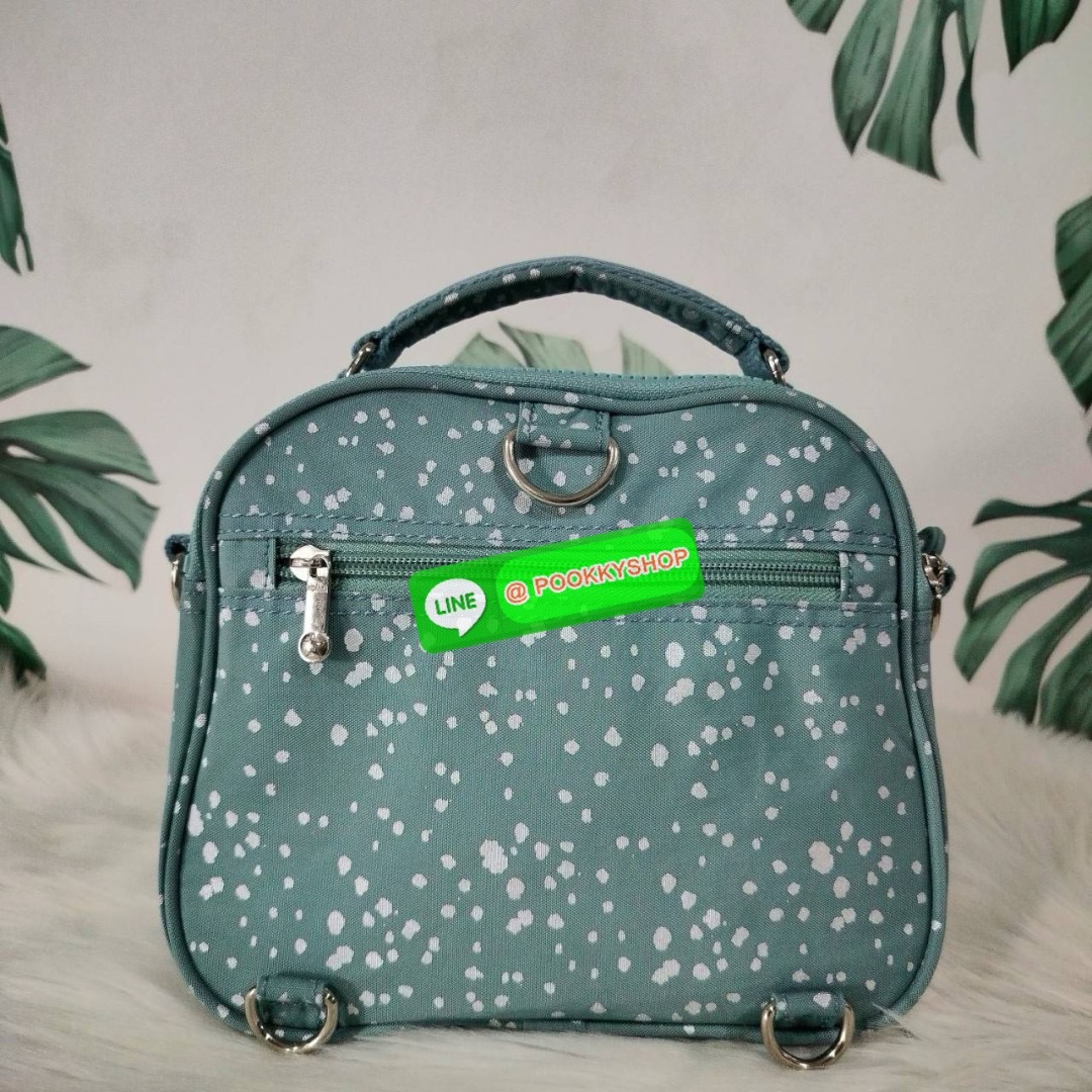 KIPLING Cand 2 ways backpack กระเป๋าถือหรือสะพายข้าง ขนาดกลาง วัสดุ Polyester 100% -ด้านหน้ามี 2 ช่องซิป -ช่องหลักโล่งกว้าง ใส่ของได้เยอะสุดๆ พร้อมช่องซิปและช่องแยกด้านข้างให้แยกของได้เป็นระเบียบมากขึ้น สามารถติใส่กระเป๋าสตางค์ใบยาวได้ มาพร้อมสายคล้องพวงก