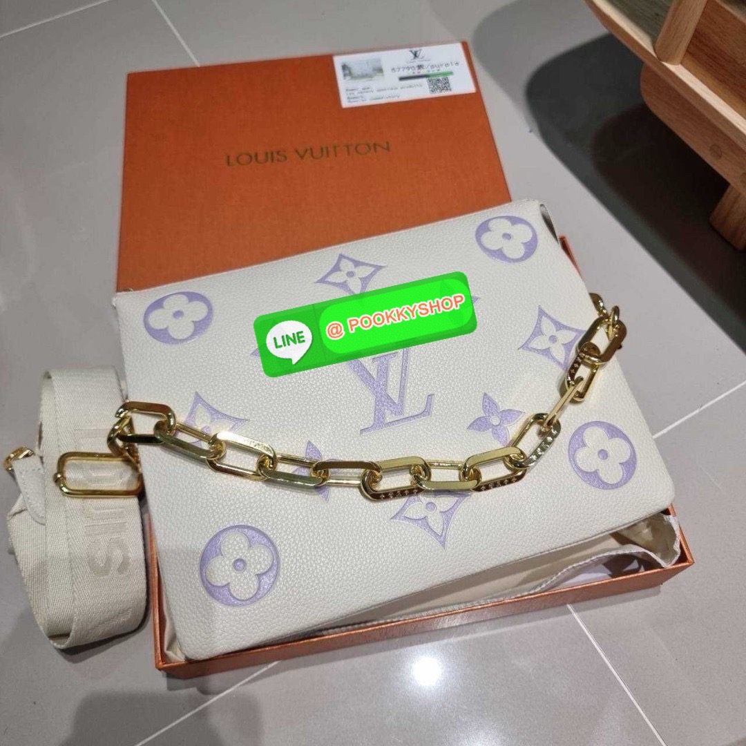 LV coussin pm bag 🔆 Details กระเป๋าสะพายกึ่งคลัชท์ สุดล้ำ ดีไซน์ใหม่ สีลิมิเต็ด ล่าสุดจากเคาน์เตอร์ duty free มาแรงมาก ด้วยความสวยปังตั้งแต่แรกเห็น มาพร้อมสาย 2 เส้น สวยลัคชูแบบสับๆ มีสายโซ่ที่มีดีเทลละเอียดไม่ซ้ำ และสายสปอร์ตครอสบอดี้ ที่จะคล้องไ