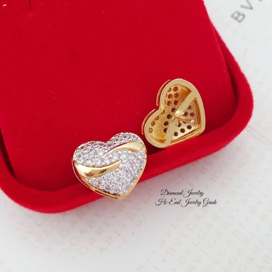 New Arrival !!! ต่างหูหัวใจเพชรสวิสแท้ เพชรคัดเกรดอย่างดีค่ะ งานอย่างดีค่ะ รับประกันคุณภาพเลยค่ะ รุ่นนี้ดีไซส์สวย ใช้แม่พิมจากร้านเพชรเลยคะ งานสวยมากกกก ใส่ออกมาน่ารักจิงๆ แม่ค้าแนะนำอย่างแรงค่ะ เพชรสวยวิ้งวาวมากกกกกๆๆๆค่ะ งานชุบ 5 ไมครอน งานดีจิงๆค่ะ ไม่