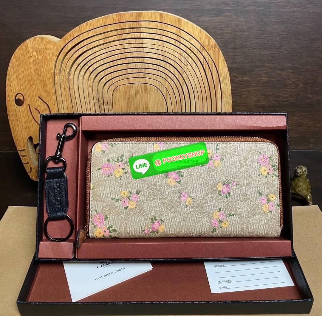 พร้อมส่ง 📌อุปกรณ์มาพร้อมกล่อง/แคร์การ์ด/ถุงกระดาษ/พวงกุญแจ COACH ACCORDION ZIP WALLET IN SIGNATURE CANVAS กระเป๋าสตางค์ใบยาว ซิปรอบ ใช้งานง่าย ด้วยฟังค์ชั้น ด้านใน ใส่บัตรได้จุใจ มีช่องซิปใส่เหรียญตรงกลาง โดนใจหลายๆคนไปเรียบร้อยและคลาสสิค เรียบหรู