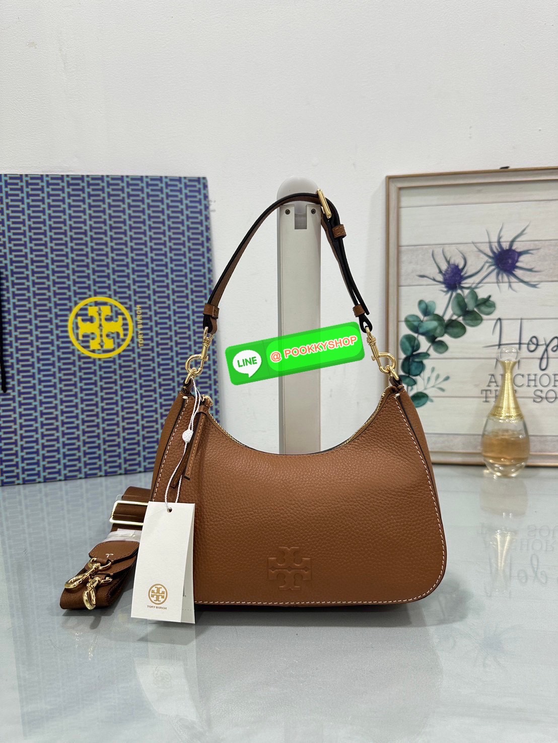 🖤 Tory Burch Thea Convertible Crossbody Bag หนังแท้นุ่ม ดีไซน์เรียบหรู พร้อมสายสะพาย 2 แบบ สวยครบทุกลุค ✨ ใบเดียวใช้ได้ทุกวัน ถือก็สวย สะพายก็คล่อง จบในใบเดียว 💼