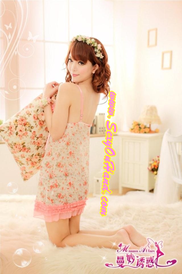 ชุดนอนเซ็กซี่ สายเดี่ยว สีครีมออกโทนส้ม ลายดอกไม้สีชมพู เนื้อผ้าซีทรู เบาๆ แต่งขอบชายกระโปรง แต่งจีบช่วงอก สวยหวาน มากๆ+G-string