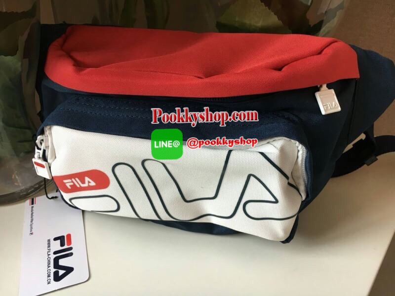แบรนด์ Fila มาแรงสุดในช่วงนี้ ต้องยกนิ้วให้คะ!! พร้อมส่งรุ่นใหม่เหมาะกับทั้งผู้ชายและผู้หญิง เป็นอย่างยิ่ง กับกระเป๋าคาดอก / คาดเอว ทรงสวย จากแบรนด์สตีทสุดฮิต FILA ทรงฮิต วัสดุผ้า NYLON คุณภาพดี กันน้ำ100% ใส่ของได้หลากหลาย ตัวล้อคปั้มจมแบรนด์ ด้านในมาพร้