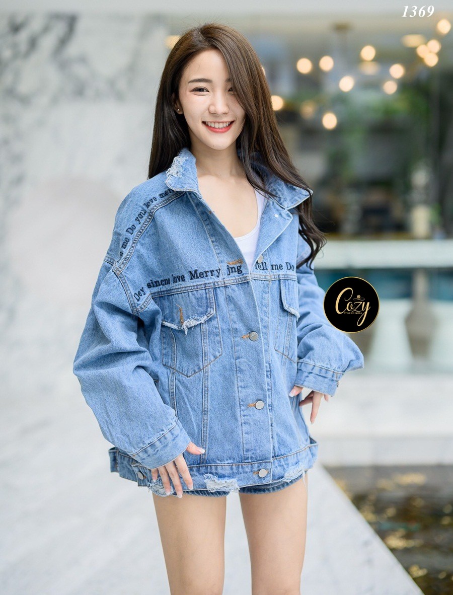 เสื้อแฟชั่น เสื้อยีนส์ฟอกทรง Oversize แขนยาวกระดุมปั๊มปลายแขน อกผ่าหน้าติดกระดุมปั๊ม 5 เม็ด