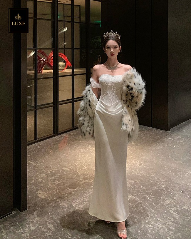 เดรสแฟชั่น เดรสเสื้อเกาะอกผ้าลูกไม้โครเชต์ แต่งผ้าคล้องแขน ผ้านุ่ม ยืดหยุ่นเล็กน้อย