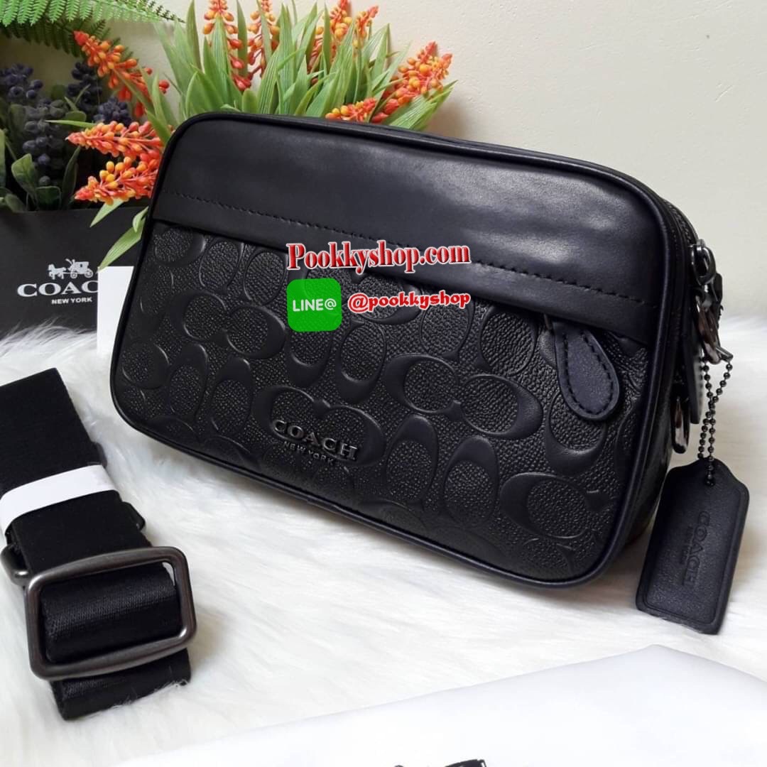 NEW IN !! COACH GRAHAM CROSSBODY IN SIGNATURE LEATHER (COACH F50713) **รุ่นตามหากันเยอะมากๆ** กระเป๋าสะพายข้าง ใช้ได้ทั้งผู้ชายและผู้หญิง โดดเด่นด้วยลาย Signature แบบลาย C นูน สายสะพายถอดได้ สามารถถือเป็นครัชได้ สามารถปรับสายสั้นเป็น คาดอกได้ ขนาดกำลังดี