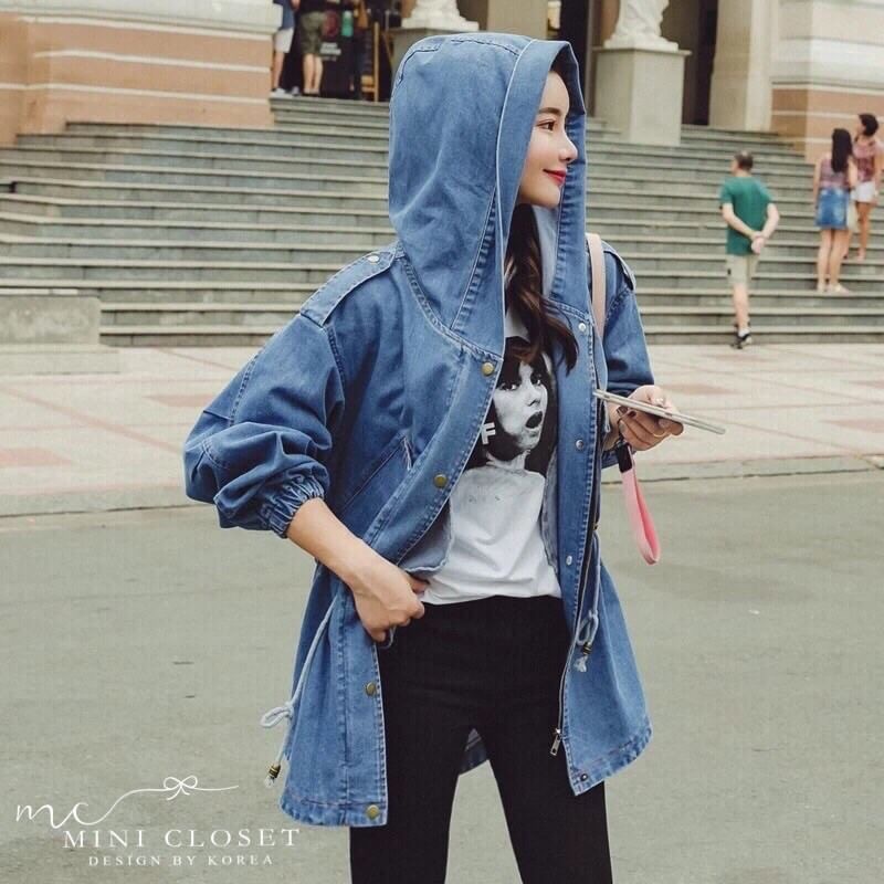🙆🏻♀️Denim Hood Jacket🙆🏻♀️ เสื้อคลุมอีกรุ่นที่แพตเทิ้นเป๊ะ ใส่สวยปัง กับแจ็คเก็ตยีนส์ฮู้ด แขนสม๊อกยางยืด เวลาใส่น่ารักดีค่ะ มีเชือกที่ขอบเอวรูดรัด ยาวคลุมสะโพก โอเวอร์ไซส์เก๋ๆค่ะ