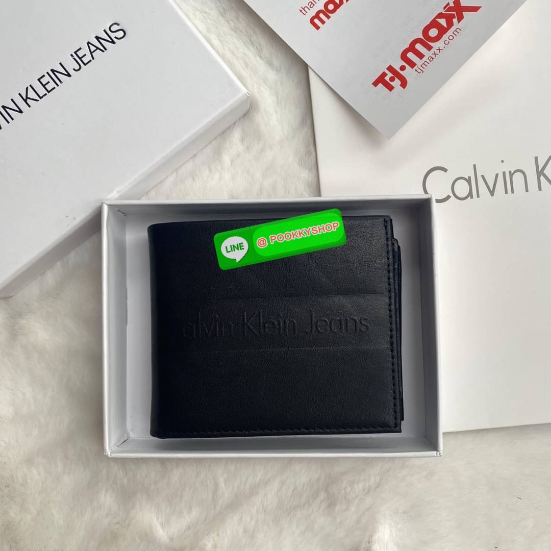Calvin Klein leather wallet with credit card fold set กระเป๋าสตางค์ใบสั้น และ ที่ใส่บัตรย่อย สุดคุ้มมอบให้เป็นของขวัญหรือใช้เองก็แนะนำค่ะ set นี้มาเท่าไรก็หมดคะ รีบจับจองนะคะ มาพร้อมถุงกระดาษแบรนด์ด้วยนะคะ