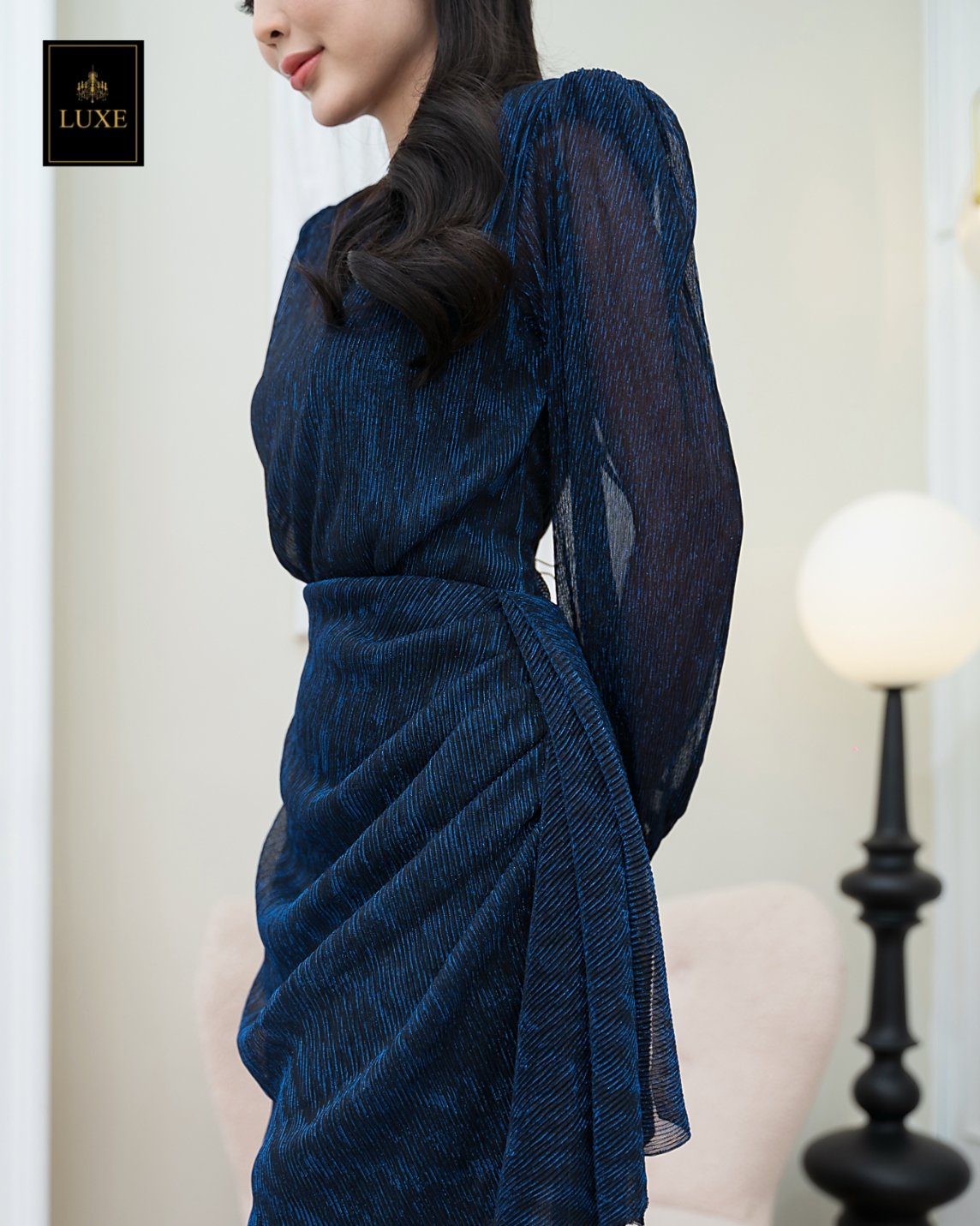 เดรสแฟชั่น เดรสเสื้อคอป้ายแขนยาว กระโปรงสั้นทรงสอบ