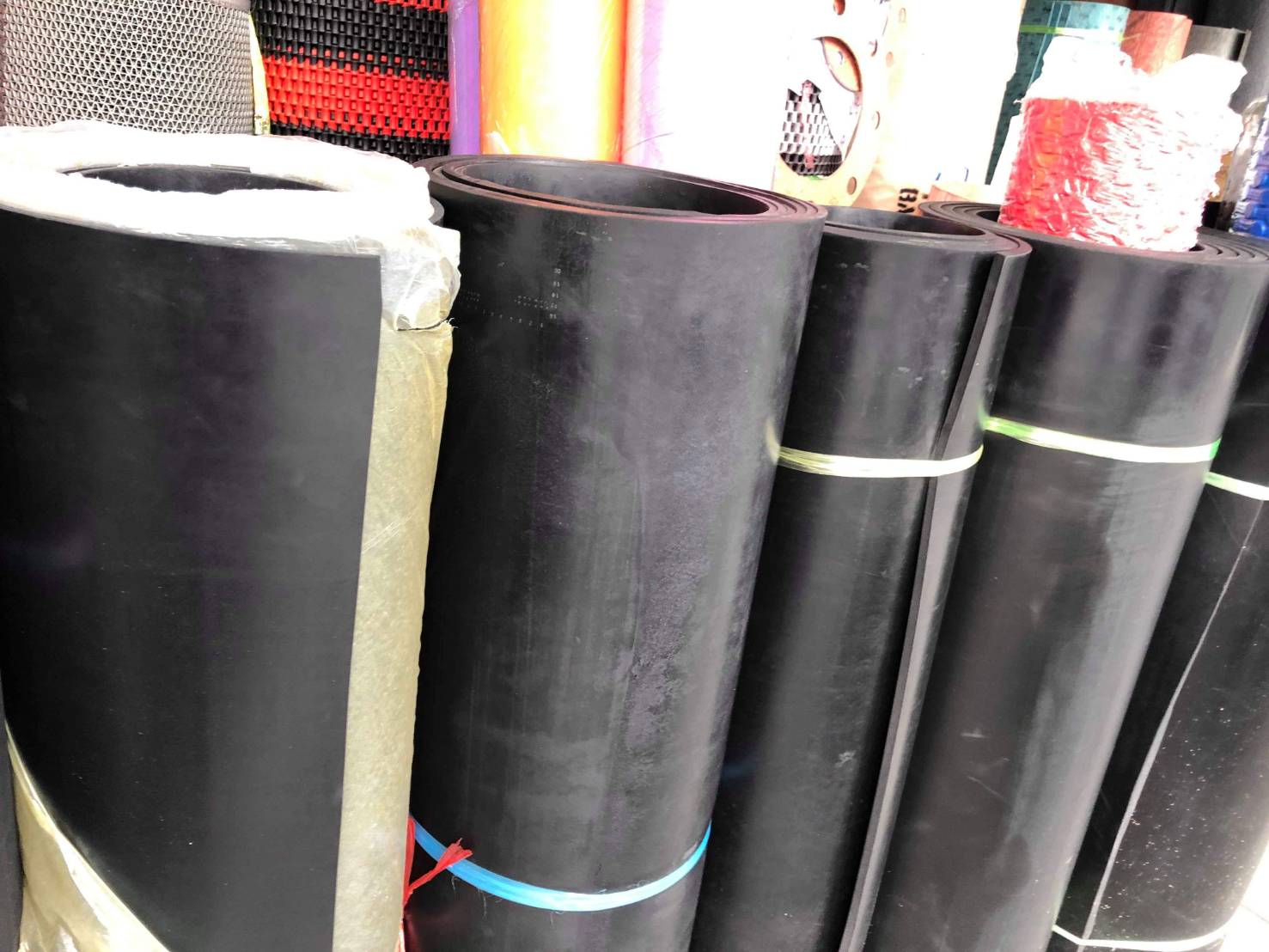 ยาง NR ขนาด 1000 x 5200 x 1 มม.