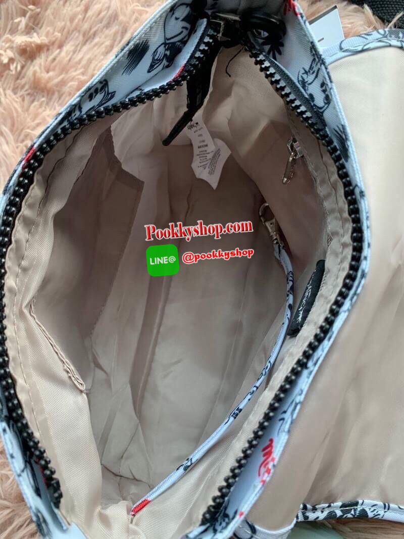 KIPLING &MICKEY SABIAN CROSSBODY BAG (AC8282) คอลเลคชั่นใหม่ สำหรับสาวๆที่ชื่อชอบMickey กระเป๋าสะพายข้าง ขนาดกำลังดี สะพายได้ทั้งสายคู่และสายเดี่ยว เปิดปิด2ชั้นด้วยกระดุมแม่เหล็กและซิป ภายในกว้างใส่กระเป๋าสตางค์ยาว มินิไอแพคและของจุกจิกอื่นๆได้ สายสะพายปร