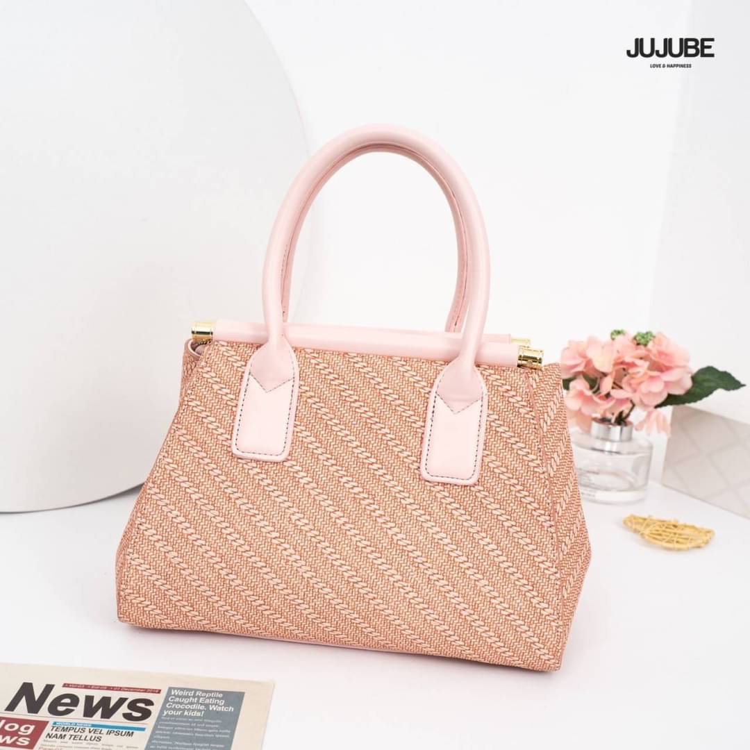 กระเป๋าสะพายข้างผู้หญิง แบรนด์ jujube ใบใหญ่ งานมี 3 ช่อง จุของได้เยอะมาก