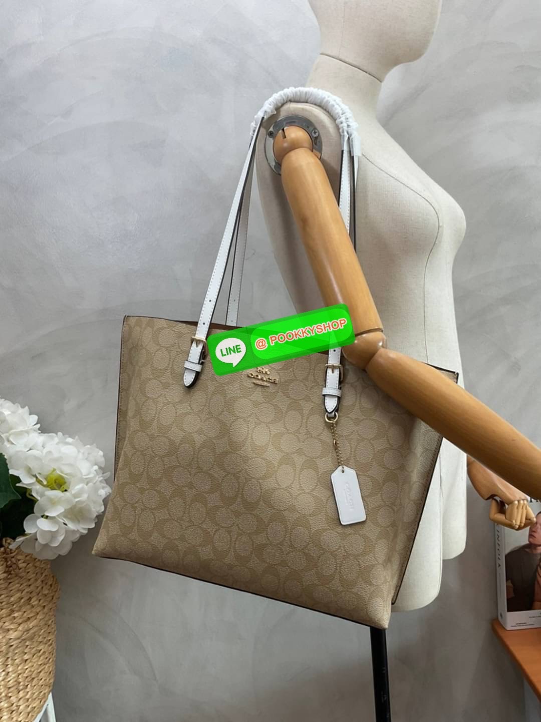 🚚 พร้อมส่ง 🚚 Restock!! รุ่นขายดีที่สุด มากี่รอบก็ขายดีหมดไวทุกรอบ💕 COACH F1665 MOLLIE TOTE IN SIGNATURE CANVAS กระเป๋าสะพายไหล่ Coach ทรง Shopping รุ่นใหม่ คุณภาพดี หนัง pvc หนังนิ่ม ทรงสวย คลาสสิก รุ่นฮิตตลอดกาล ไม่ตกเทรน ภายในแยก