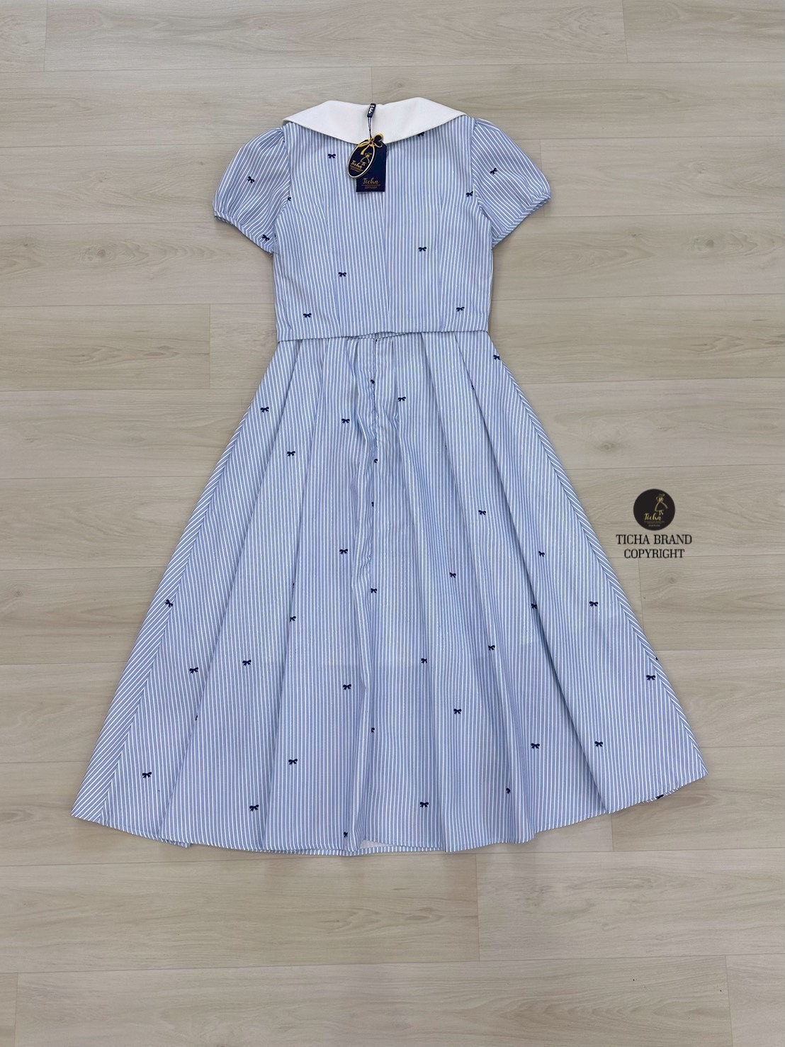 ชุดเซทแฟชั่น Set 2ชิ้น เสื้อครอป + กระโปรง เสื้อคอปกแขนตุ๊กตา กระดุมหน้า