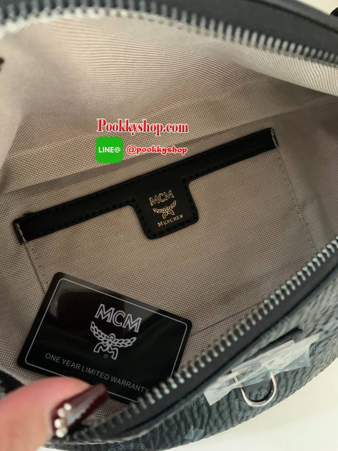 MCM Fursten ลาย Visetos กระเป๋าคาดอก/เอว ที่เข้ากับทุกไลฟ์สไตล์ จะคาดรอบเอวหรือพาดลำตัวก็ให้ลุคสตรีทแบบทันสมัย วัสดุหนังสังเคราะห์เคลือบผิวลาย Visetos หนังดีมากๆ ค่ะเปิด-ปิดด้วยซิป 2 ทาง ด้านหลังมีช่องซิปยาว 1 ซิป ด้านในโล่งกว้าง และมีช่องสำหรับเก็บของจุก