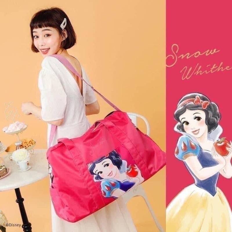 ฮ 'Disney Princess Bag Snow White - กระเป๋าสะพาย กระเป๋าเดินทาง กระเป๋าใส่เสื้อผ้า กระเป๋าออกกำลังกาย ลายเจ้าหญิงสโนไวท์