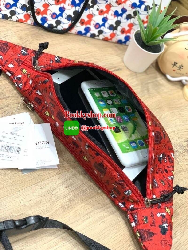 ANELLO กระเป๋าคาดอก CROSSBODY MINI DISNEY X ANELLO รุ่นDT-G010 กระเป๋าทรงคาดอก คาดเอว หรือสะพายครอสบอดี้ จากDisney x anello ซีรีย์ Let's travel with Mickey คอลเลคชั่นใหม่ที่มีการนำทั้ง 5 ประเทศ เอาสถานที่มาวางบนตัวกระเป๋าและมีตัวการ์ตูนสุดคลาสสิคอย่า
