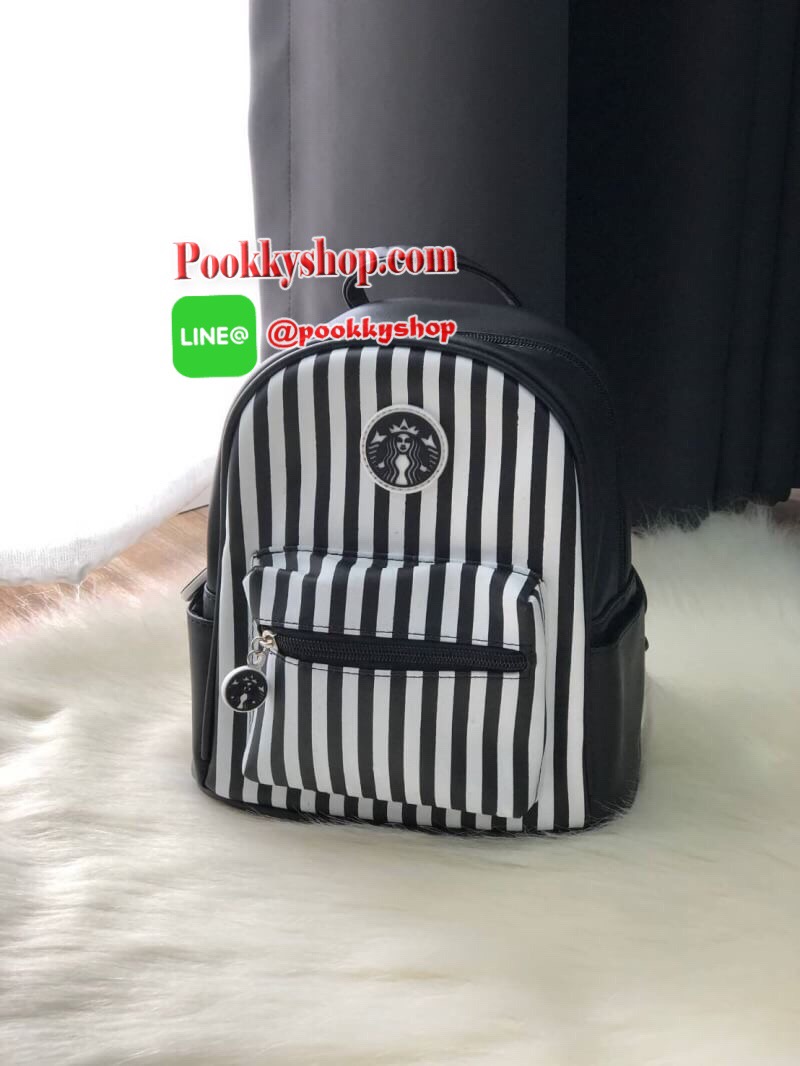 STARBUCKS BACKPACK กระเป๋าเป้สุดน่ารัก ขนาดกำลังพอเหมาะสำหรับใส่ของระหว่างวัน และช่องจัดเก็บอีกหลากหลายรูปแบบ ดีไซน์สวยนับเป็นอีกหนึ่งกระเป๋าเป้ที่พร้อมให้คุณได้สะพายออกไปข้างนอกได้ทุกวันอย่างมั่นใจ เพราะแมทช์เข้ากับทุกลุค รุ่นนี้แนะนำเลยค่า