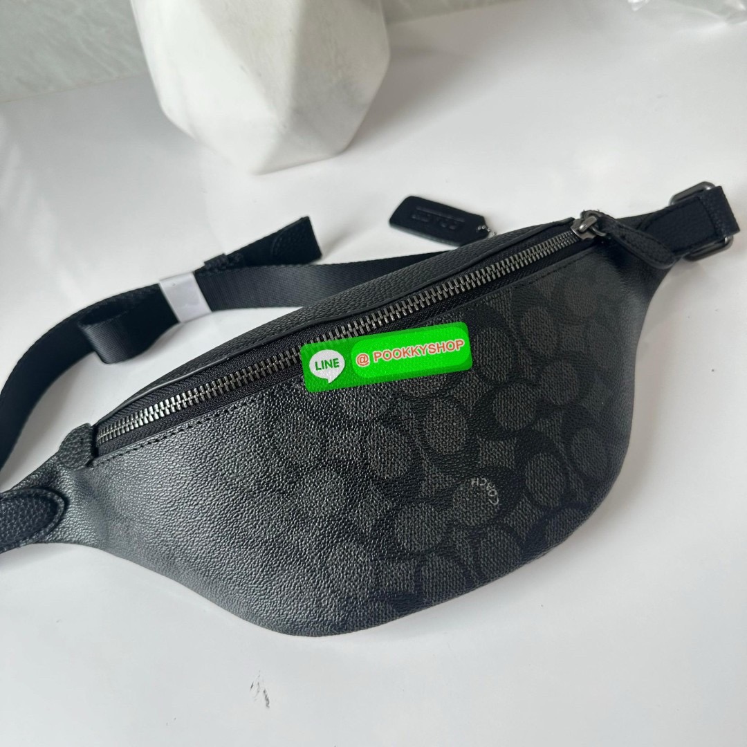 COACH Charter Fanny pack synthetic (C7700) 🔖กระเป๋าคาดอกรุ่นใหม่ไซส์มินิ ขนาดกำลังดี ทรงหล่อ 🔖วัสดุ: แคนวาสตัดสลับหนังแท้ 🔖สายปรับระดับได้ 🔖มี2 ช่องซิป ด้านหน้าและด้านหลัง 🔖ภายในช่องหลักมีช่องใส่ของจุกจิก1ช่อง