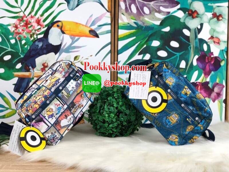 New!! LESPORTSAC x MINIONS กระเป๋าน้ำหนักเบาน่ารักจาก LESPORTSAC รุ่นครอสบอดี้ขนาดน่ารักกำลังดี!! วัสดุโพลีเอสเทอร์ กันละอองน้ำได้ระดับหนึ่ง มีสายสะพายสามารถปรับระดับได้ตามต้องการ ลวดลายน่ารัก หัวซิปช่องใหญ่เป็นรูปมินเนี่ยน มีช่องด้านหน้า-หลัง และช่องซิปใ