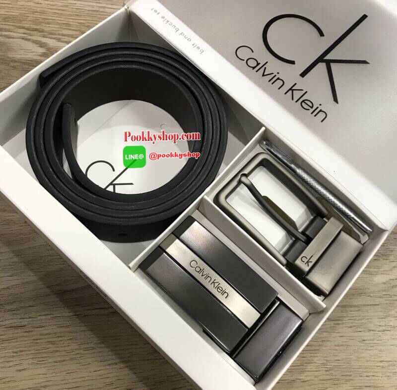 ห้ามพลาด! Best Gift Ideas For Men สุดคุ้ม!ซื้อ1ได้ถึง2! CALVIN KLEIN REAL LEATHER BELT VALUE PACK Limited Edition เซทเข็มขัดหนังวัวแท้ในชุด Gift Box มีหัวเข็มขัดให้เลือกใช้2แบบคุณภาพดี สายเข็มขัดสามารถใช้ได้ทั้งสีดำและสีน้ำตาลเหมือนมี2เส้น2หัวสลับใช้ได้ไม