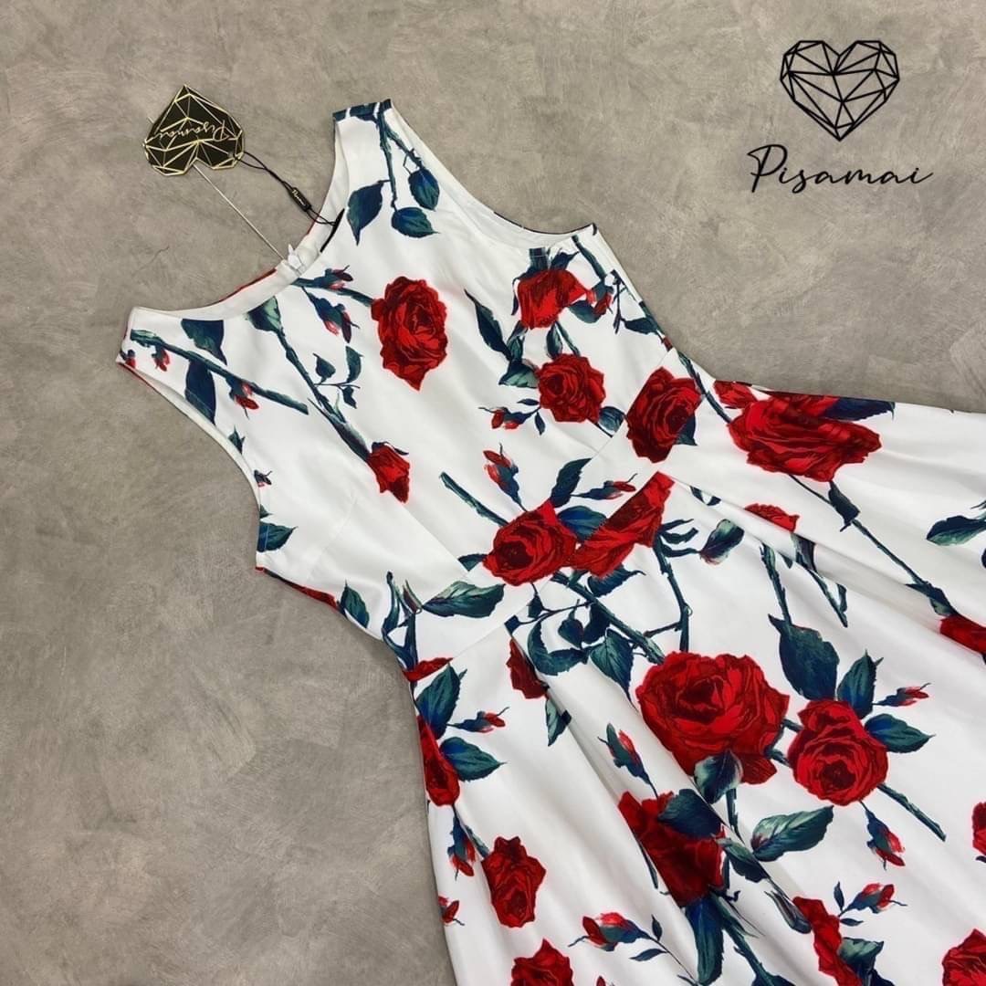 เดรสแขนกุดลายดอกกุหลายสีแดง ดีเท็ลรุ่นนี้จัดเต็มใส่น่ารักมากๆค่า รุ่นนี้ร้านแนะนำมากๆค่า ใส่ฟินนาเล่มาก ใครหาชุดถ่ายรูปสวยๆอยู่ไม่มีผิดหวังเลย ที่สำคัญผ้าใส่สบายมากกก มือต้องไวเลยค่ารุ่นนี้