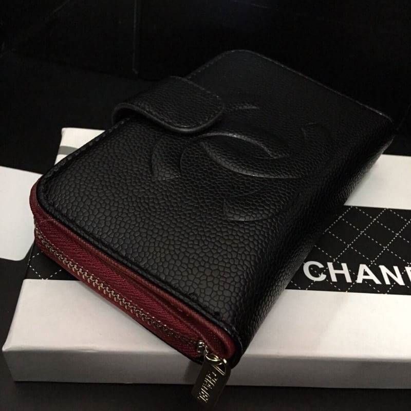 กระเป๋าสตางค์ ซิปรอบ ใบกลาง หนังคาเวียร์อะไหล่ทอง อะไหล่เงิน พร้อมส่ง งานเกรดพรีเมี่ยมปั้มทุกจุด ติดโลโก้ปั้ม ด้านในหลายช่อง ใส่นามบัตร ใส่รูปใส่เเบงค์ งานสวย เนี๊ยบสุด พร้อมกล่องเเบรนด์สีดำเรียบหรู