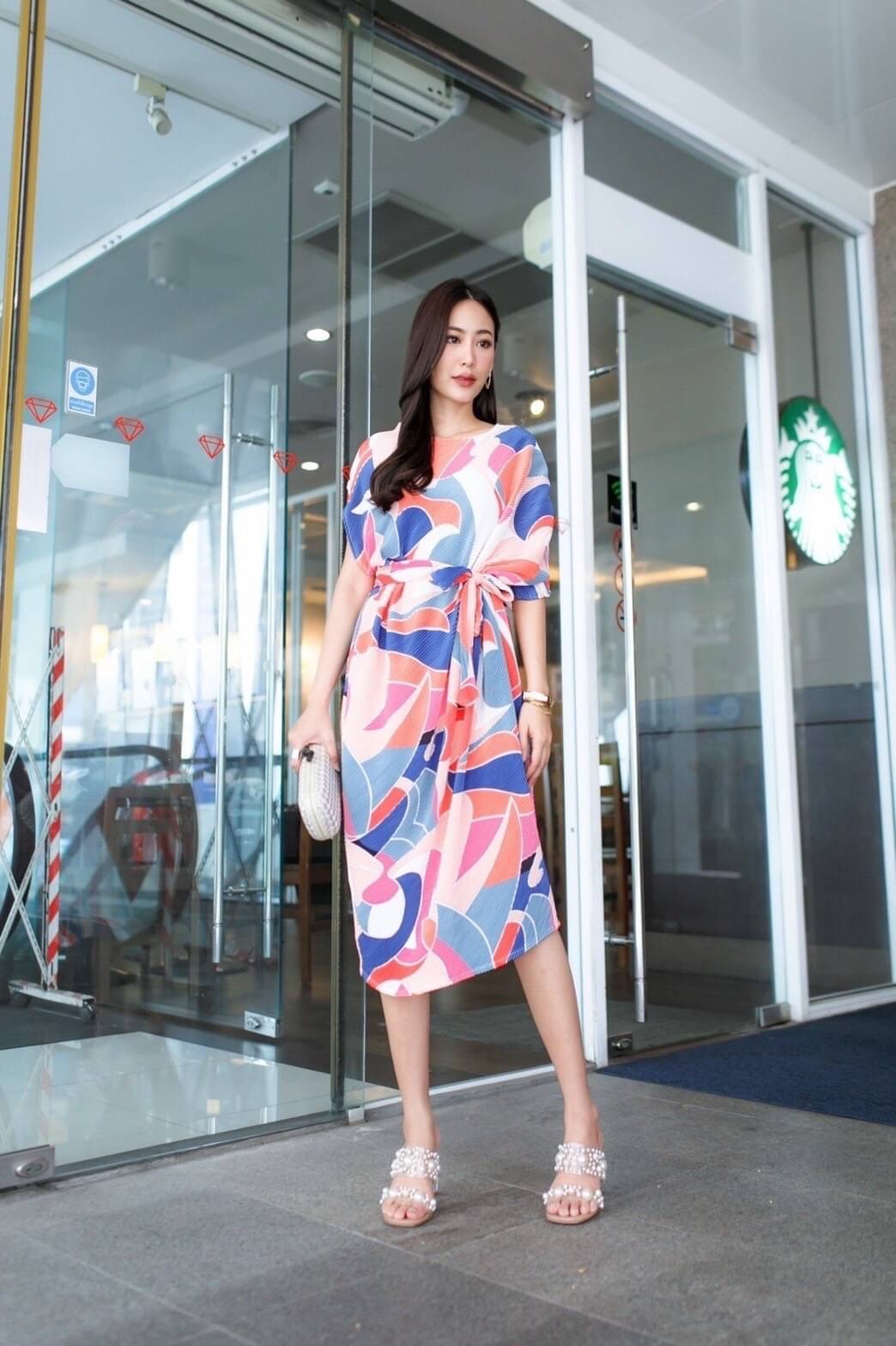 Darino Pleated Dress สวย เรียบหรู ดูแพง แบบคลาสสิค ✨ต้องตัวนี้ค่ะ มินิเดรสไหล่เบี่ยงอัดพลีท ทรงปล่อย งานสวย 👍🏻 แพตเทิร์นเฉลียงข้างทรงสโลป ดีเทลแขนเบี่ยงข้างเดียวเก๋ๆ เนื้อผ้าพลีทเนื้อนิ่ม นุ่ม ใส่สบาย 😉