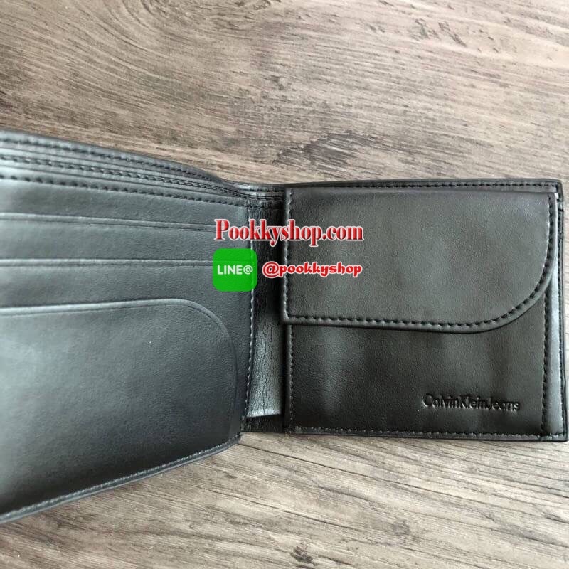 Calvin Klein Leather Belt & Wallet Set Setกระเป๋าสตางค์+เข็มขัด กระเป๋าสตางค์ด้านหน้าปั๊มชื่อแบรนด์ มีช่องใส่บัตร ช่องใส่ธนบัตร 2 ช่อง และช่องเก็บเหรียญ เข็มขัดหนังแท้ปั๊มแบรนด์ สามารถสลับใช้ได้ทั้ง 2 ด้าน เข็มขัดปรับระดับได้ 5 ระดับ มาพร้อมที่เจาะรูจ้า