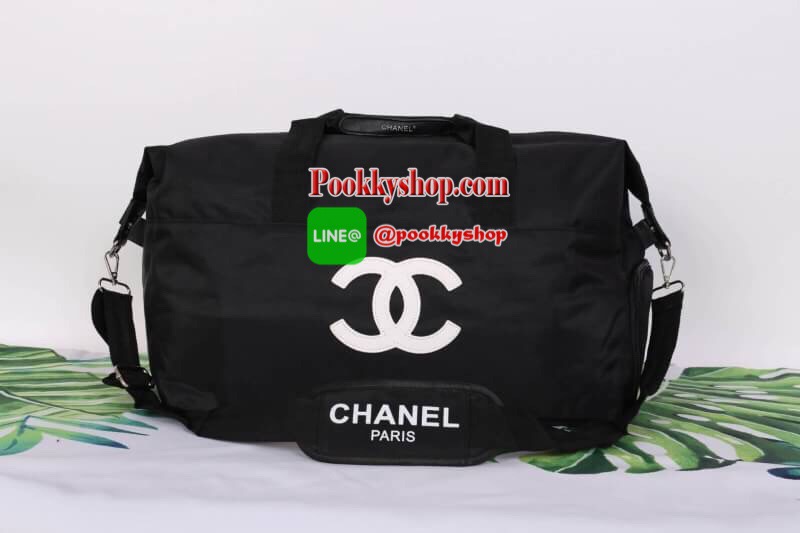 Chanel Authentic VIP Gift Bag Duffle Gym Travel -สินค้าเป็นของแท้ ใหม่ จากเค้าเตอร์เครื่องสำอาง/ น้ำหอมของแบรนด์- Chanel vip gift bag ของแท้ 100% ใช้เป็นกระเป๋าเดินทาง/ไปฟิตเนส ไปยิม หัวซิปปั้มโลโก้ ด้านในเป็นช่องกว้าง และช่องซิป ฐานกระเป๋ามีช่องแยกใต้กระ