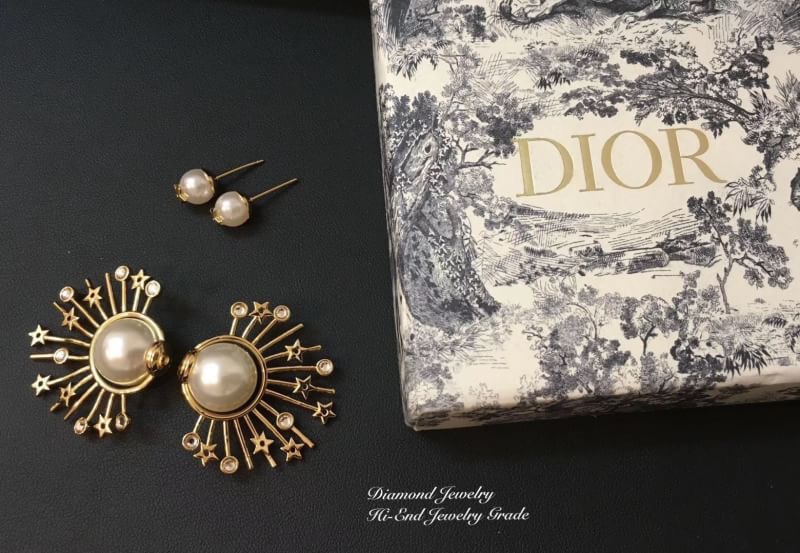 Super Hi-End Quality !!!!! ((เกรด 1:1 ดีที่สุดในท้องตลาด แสตมครบค่ะ)) Dior Tribales Earrings **คอลเลคชั่น Autumn 2019 ใหม่ล่าสุดเลยคร่า** งาน 1:1 เหมือนในช็อปเป๊ะๆ ต่างหูดิออรุ่นใหม่ ล่าสุดชนช็อป ดีไซน์สวยมากๆค่ะ ประดับอะไหล่ทองอย่างดี งานสวยไร้ที่ติดนะคะ
