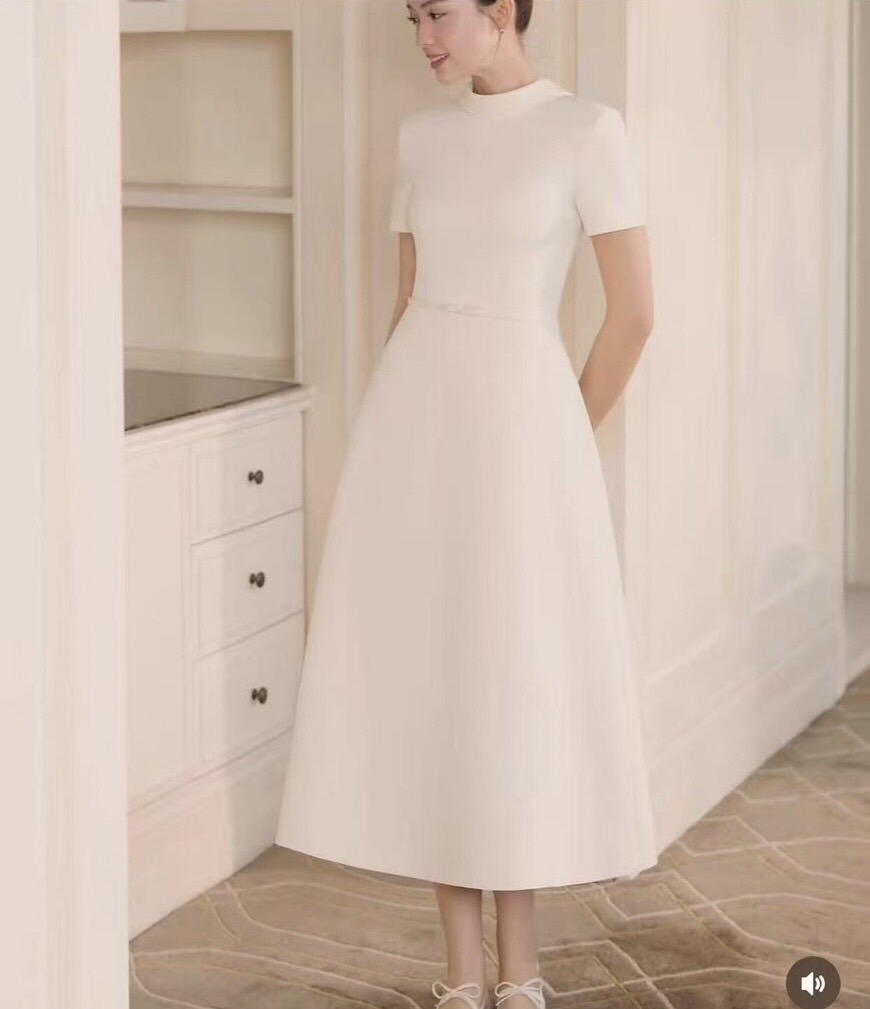 เดรสแฟชั่น เดรสสีขาวเรียบหรู ใส่แล้วดูแพงมากแม่! แพลตเทินดีงาม ใส่สวยเปะสุดๆ